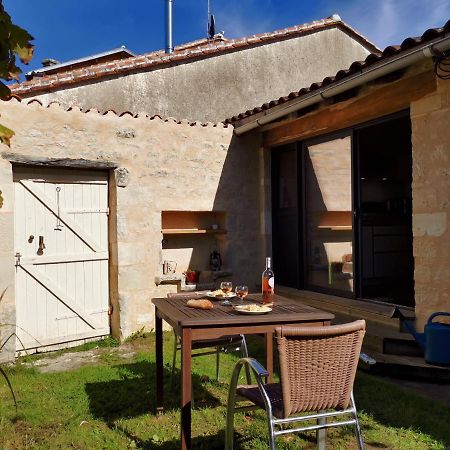 La maison de Thomas Saint-Amant-de-Boixe Extérieur photo