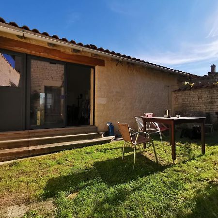 La maison de Thomas Saint-Amant-de-Boixe Extérieur photo