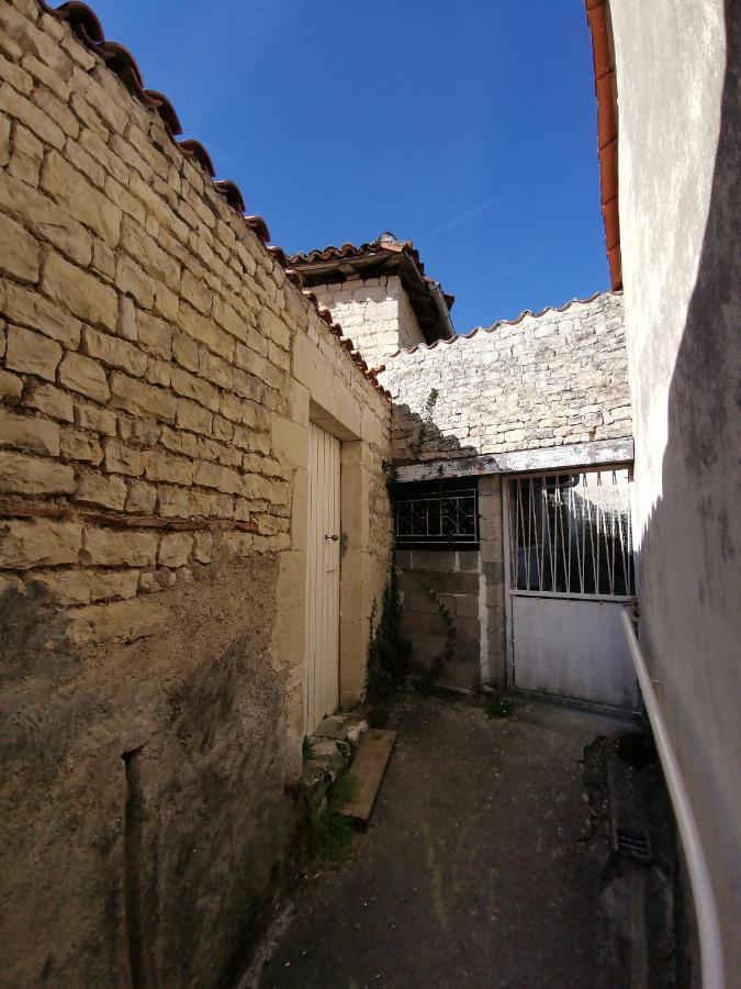La maison de Thomas Saint-Amant-de-Boixe Extérieur photo