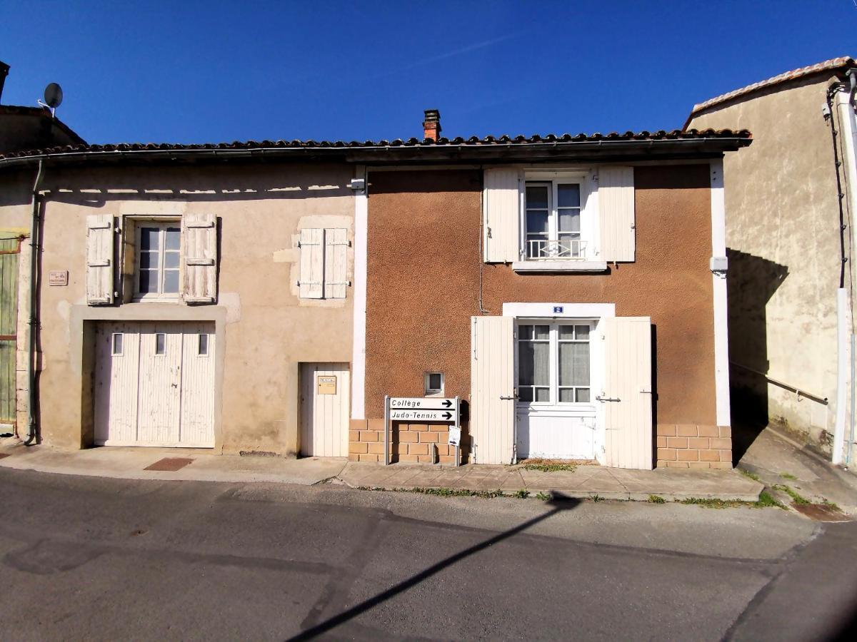 La maison de Thomas Saint-Amant-de-Boixe Extérieur photo