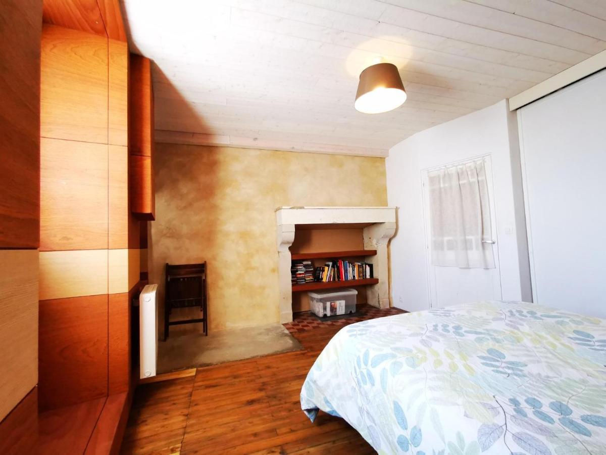 La maison de Thomas Saint-Amant-de-Boixe Extérieur photo