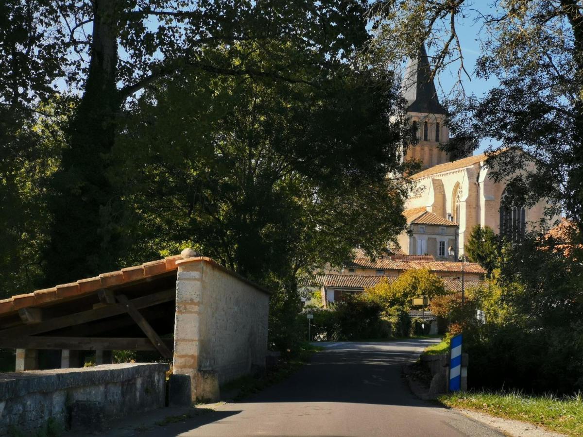 La maison de Thomas Saint-Amant-de-Boixe Extérieur photo