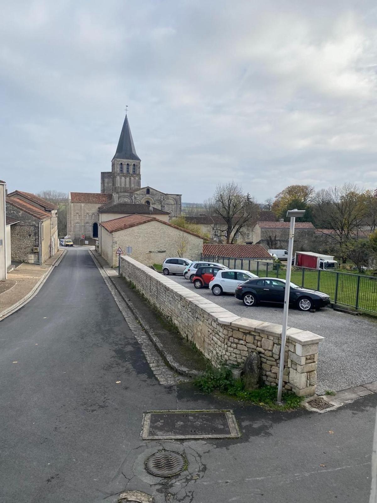 La maison de Thomas Saint-Amant-de-Boixe Extérieur photo